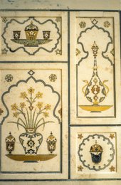Agra;-Architecture;-Baby-Taj;-Detail;-Flask;-Flowers;-Hardstones;-India;-Inlay;-Itimad-ud-Daulah;-Kaleidos;-Kaleidos-images;-La-parole-à-limage;-Mausoleum;-Mughal;-Parchin-kari;-Pietra-dura;-Stories-Pictures;-Tarek-Charara;-Tomb;-Uttar-Pradesh;-Vases;-White-marble